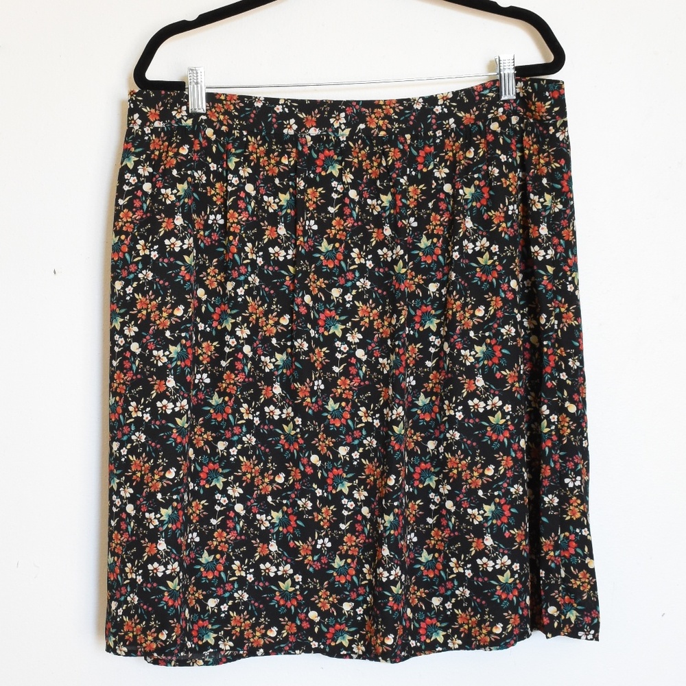(NWOT) Mercantile Floral Holiday Midi Skirt